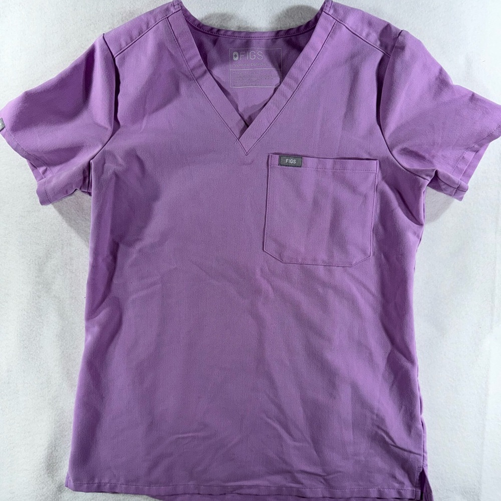 Figs Women's Lavender V-Neck Scrub Top - Purple